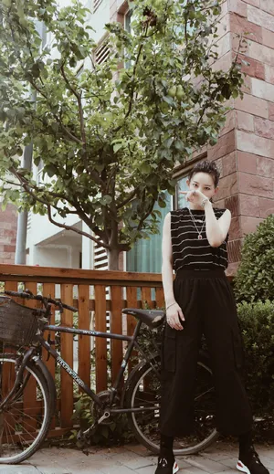 李斯丹妮酷美街拍写真图片_2