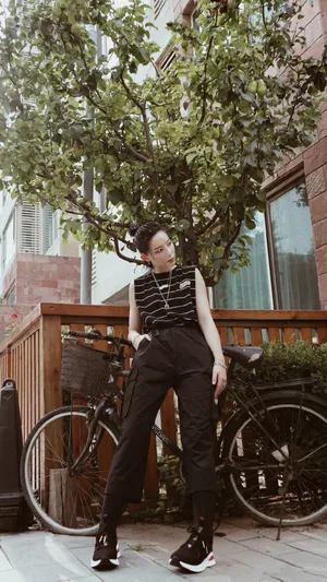 李斯丹妮酷美街拍写真图片_3