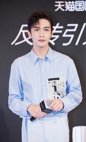 张彬彬帅气迷人活动照图片_5