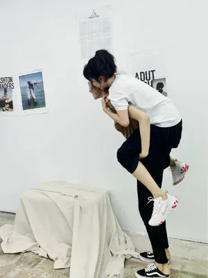 王紫璇谭松韵合体俏皮写真图片