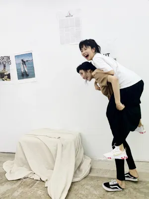 王紫璇谭松韵合体俏皮写真图片_4