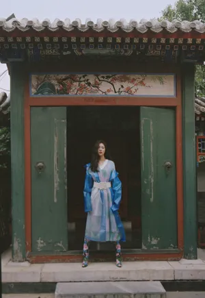 宋妍霏复古优雅写真图片_1