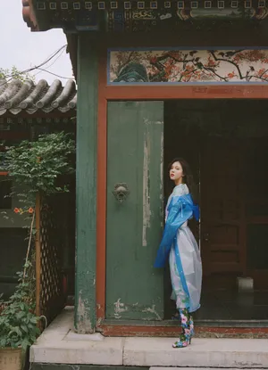 宋妍霏复古优雅写真图片_2