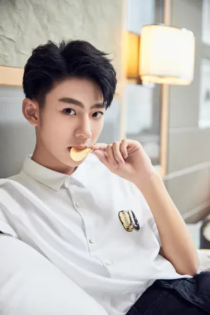 刘家祎帅气图片_5