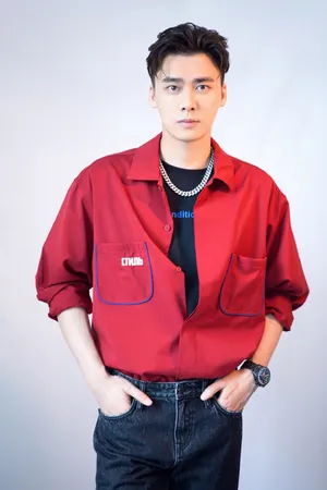 李易峰综艺发布会帅气写真图片第1张