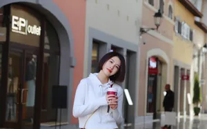 杜雨宸清新甜美街拍图片_1