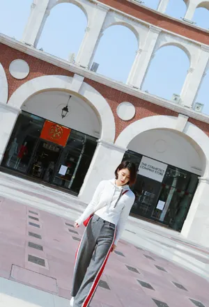 杜雨宸清新甜美街拍图片_2