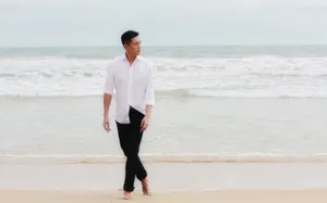 郑皓原海边旅拍照图片_3
