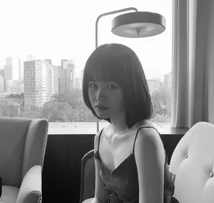 张依墨吊带连衣裙黑白照片_7