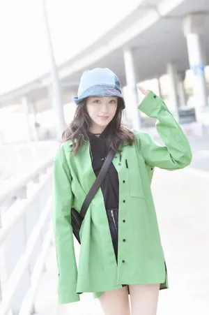何泓姗清爽时尚写真图片_1