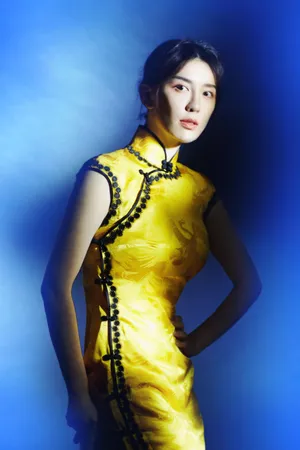 吕佳容黄色旗袍曼妙性感写真图片_3