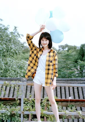 张依墨清爽甜美写真图片_1