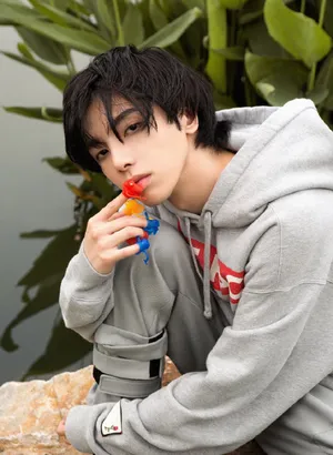 华晨宇运动风大片写真图片_2