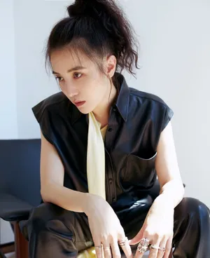 宋佳皮衣私服写真图片_2