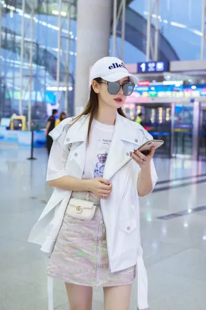 戚薇清爽时尚街拍照图片