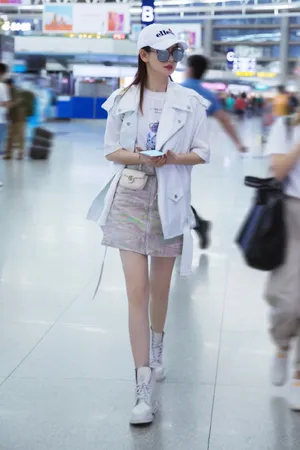 戚薇清爽时尚街拍照图片_3