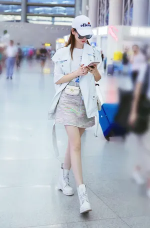 戚薇清爽时尚街拍照图片_4