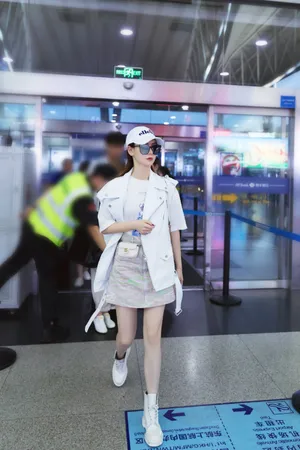 戚薇清爽时尚街拍照图片_5