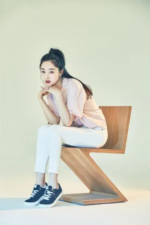 蒋梦婕优雅气质写真图片