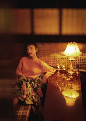 张静初恬静杂志封面写真图片_8
