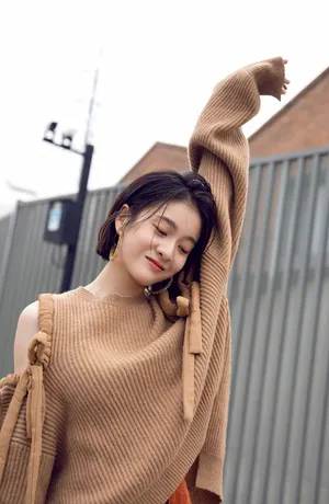张雪迎甜美活泼街拍图片_1