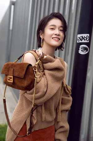 张雪迎甜美活泼街拍图片_3