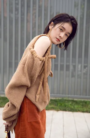 张雪迎甜美活泼街拍图片_5