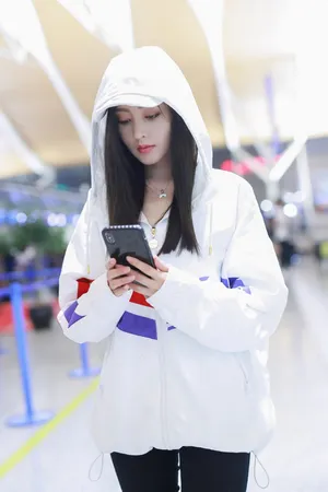 张天爱休闲运动风机场照图片_3