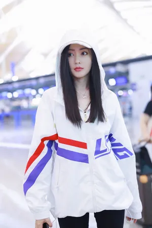 张天爱休闲运动风机场照图片_4