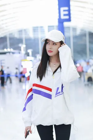 张天爱休闲运动风机场照图片_5