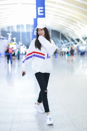 张天爱休闲运动风机场照图片_8