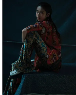 颖儿性感光影写真图片_6