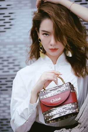 戚薇简约时尚街拍图片_1