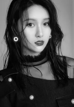 王子璇冷艳妩媚写真图片