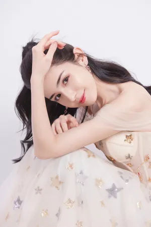 哈妮克孜星星纱裙性感写真图片