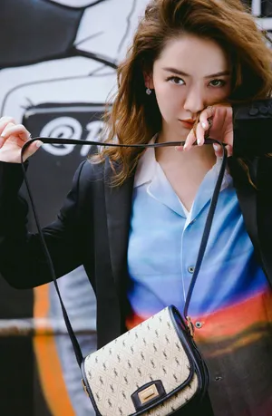 戚薇时尚干练街拍图片_3