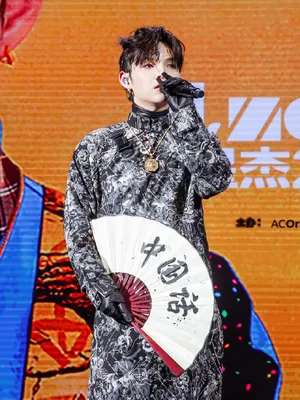 朱星杰北京音乐会帅气图片