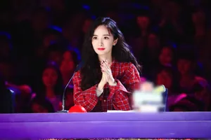 杨幂格子衫性感写真图片_8