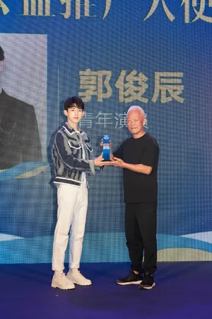 郭俊辰深圳帅气公益活动照图片_1