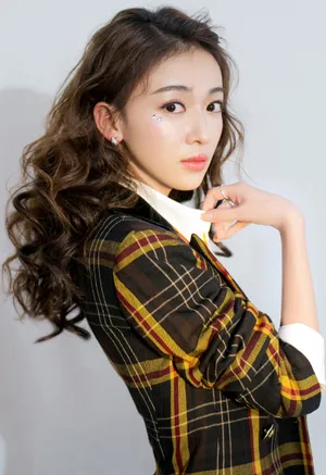 吴谨言羊羔毛卷发性感写真图片_7