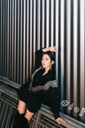 孟美岐酷美朋克风写真图片_5