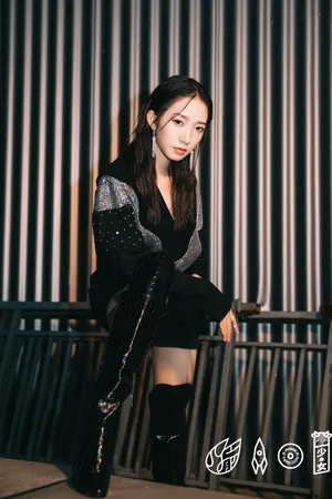 孟美岐酷美朋克风写真图片_7
