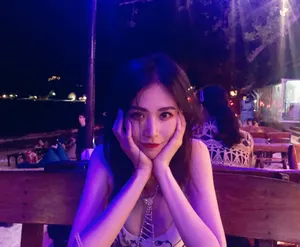 刘美彤性感靓丽街拍图片_2