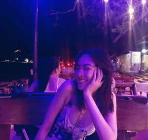 刘美彤性感靓丽街拍图片_4