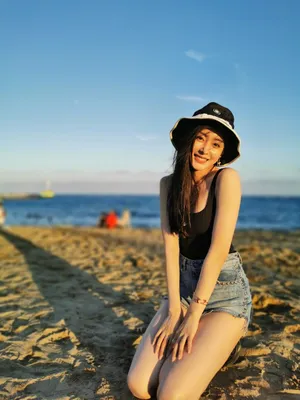 张天爱甜美沙滩写真图片_8