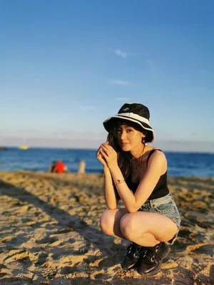 张天爱甜美沙滩写真图片_12