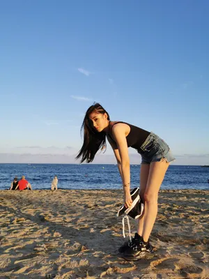 张天爱甜美沙滩写真图片_13