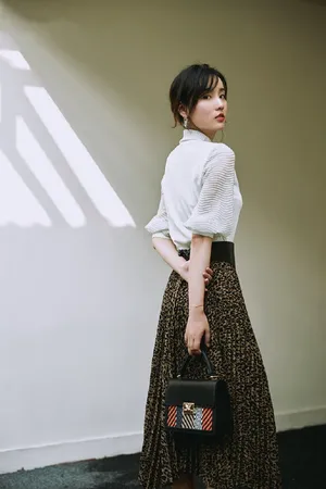 吕一温婉大方时尚写真图片_4