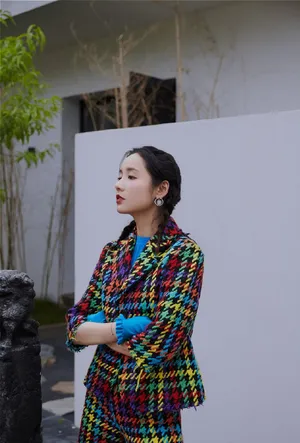 吕一温婉大方时尚写真图片_6