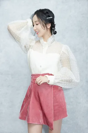 娄艺潇仙气甜美写真图片_2